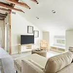 Sonder Gallery Row